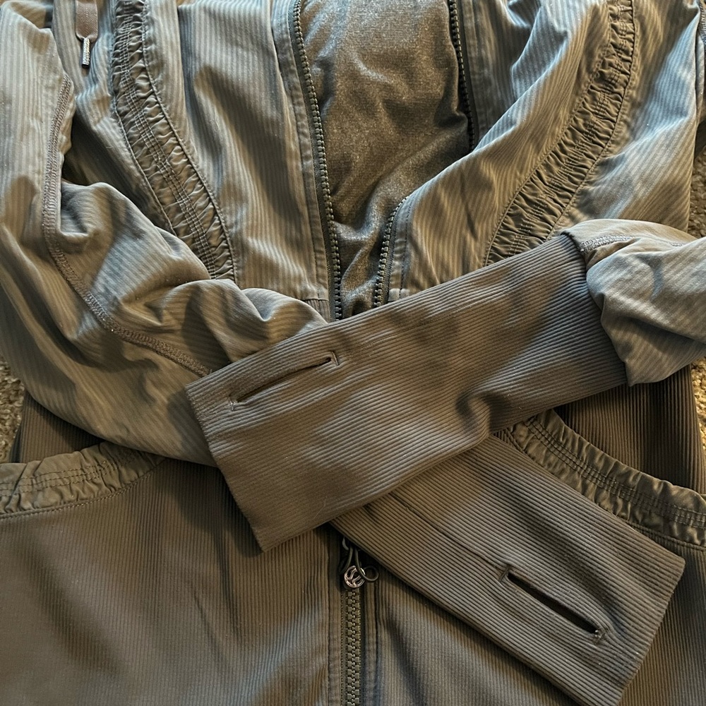 Lululemon jacket - Picture 8 of 9